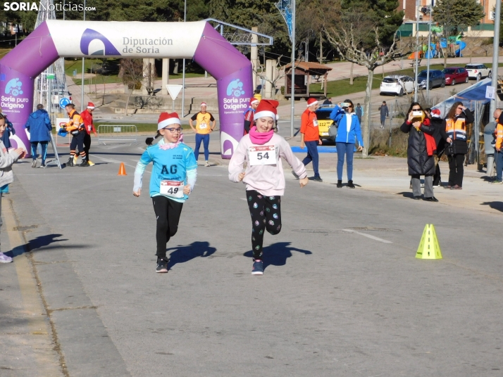 EN FOTOS | Golmayo se adelanta a las fiestas con su divertida carrera por relevos de Navidad