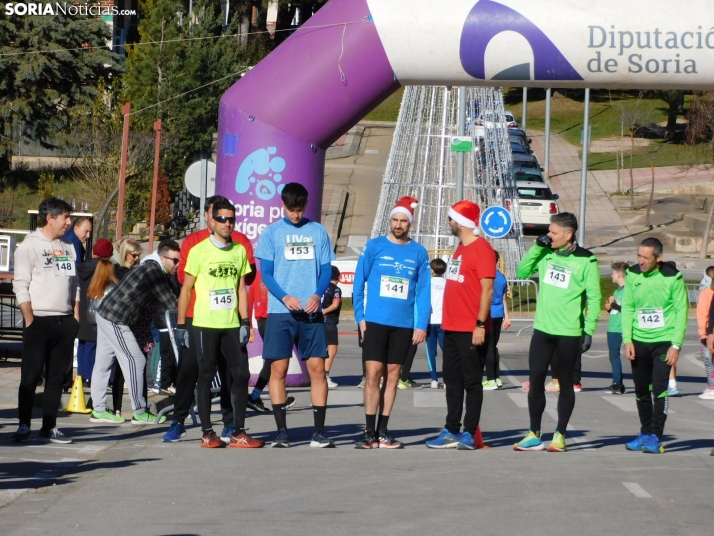 EN FOTOS | Golmayo se adelanta a las fiestas con su divertida carrera por relevos de Navidad