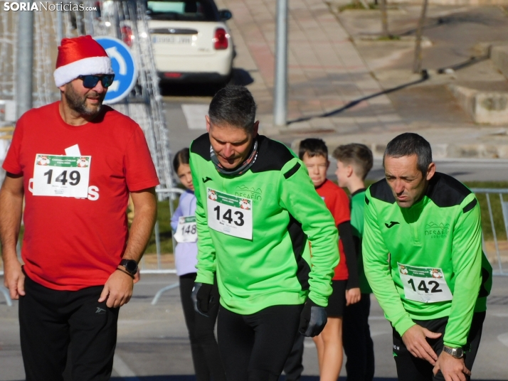 EN FOTOS | Golmayo se adelanta a las fiestas con su divertida carrera por relevos de Navidad