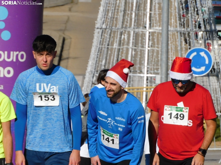 EN FOTOS | Golmayo se adelanta a las fiestas con su divertida carrera por relevos de Navidad