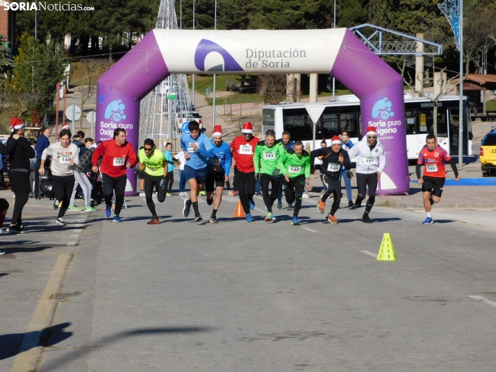 EN FOTOS | Golmayo se adelanta a las fiestas con su divertida carrera por relevos de Navidad