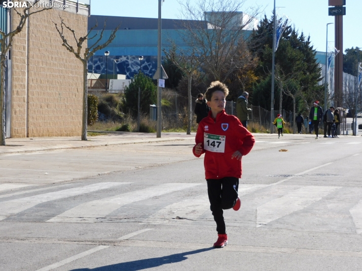 EN FOTOS | Golmayo se adelanta a las fiestas con su divertida carrera por relevos de Navidad