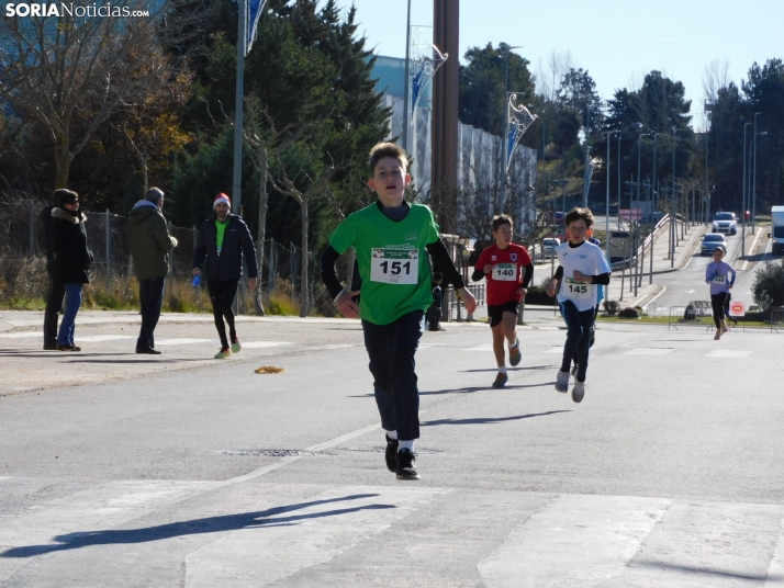 EN FOTOS | Golmayo se adelanta a las fiestas con su divertida carrera por relevos de Navidad