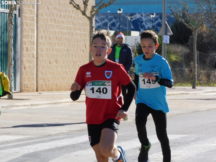 EN FOTOS | Golmayo se adelanta a las fiestas con su divertida carrera por relevos de Navidad