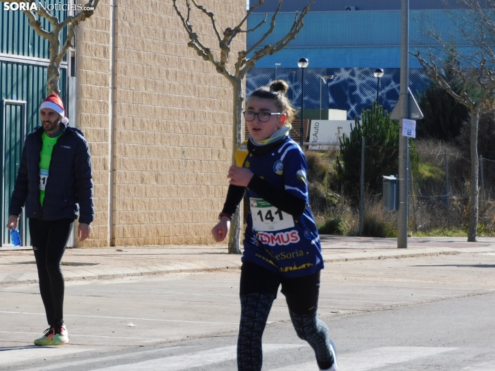 EN FOTOS | Golmayo se adelanta a las fiestas con su divertida carrera por relevos de Navidad