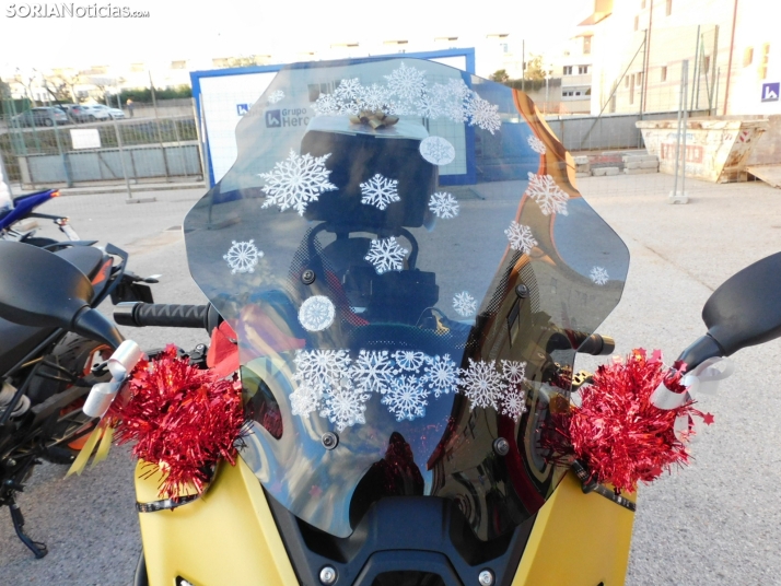 Decenas de Pap&aacute; Noeles hacen rugir sus motos en la 'Papanoelada', en fotos