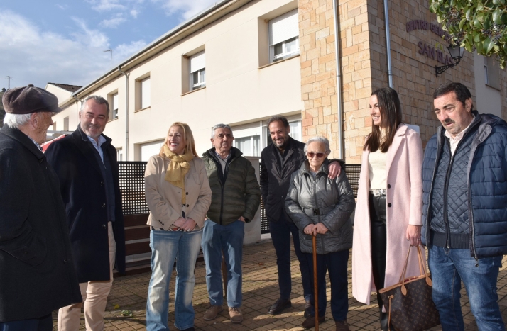 Imagen de la visita institucional hoy a San Leonardo. /Jta.