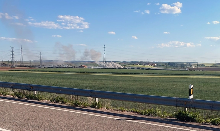 Arde un transformador el&eacute;ctrico en una planta solar en Frechilla | Imagen 1