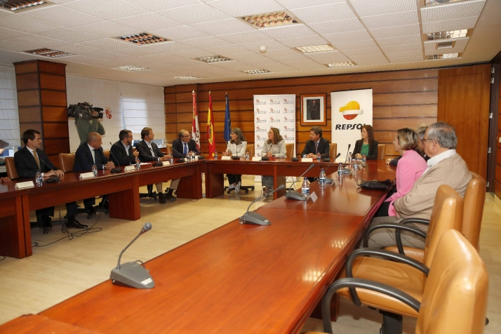 Foto 1 -    La Junta y Repsol implican al sector del transporte de viajeros por carretera en un proyecto piloto para promocionar el uso de combustibles renovables	