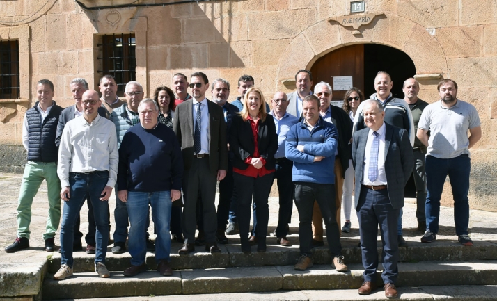 Pinares expone a Castilla y León sus necesidades y proyectos