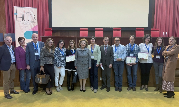 Premiados y sus equipos con responsables de la Gerencia de Soria y la directora de la Gerencia Regiona de Salud. /Jta.