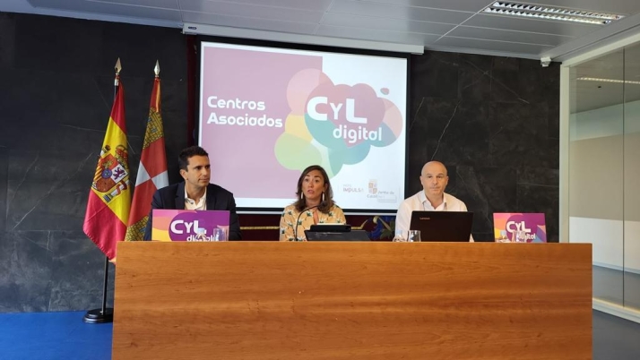 Foto 2 - La Junta impulsa la colaboración con los ayuntamientos de la red de centros rurales de competencias digitales en las nueve provincias