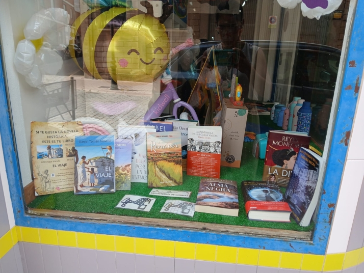 Un libro, material escolar… y la cercanía del comercio local | Imagen 3