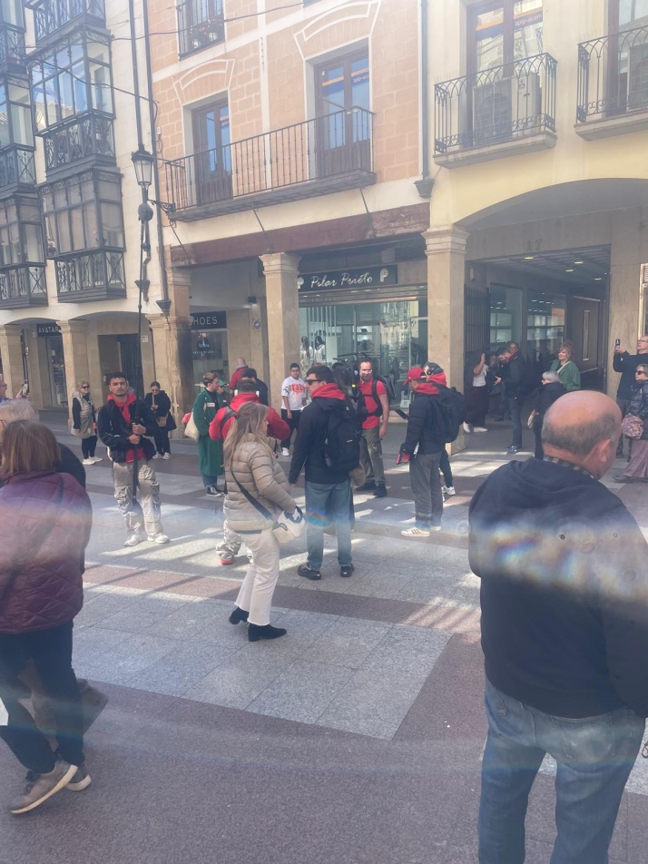 '&iquest;Lo sabe o no lo sabe?': Xuso Jones revoluciona el Collado | Imagen 2