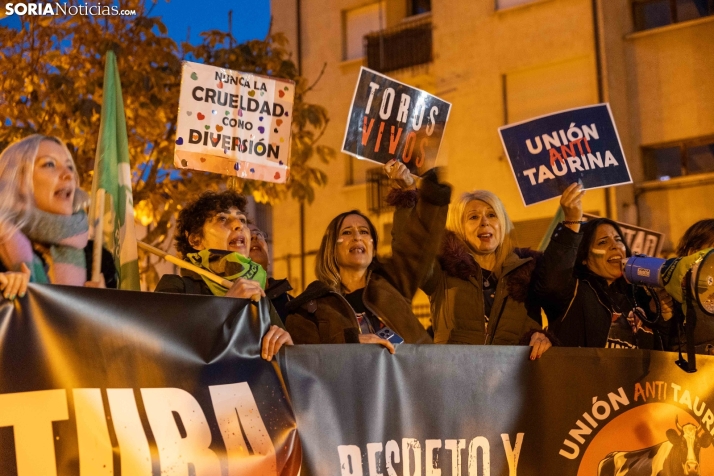 Manifestación PACMA Toro Jubilo./ Viksar Fotografía