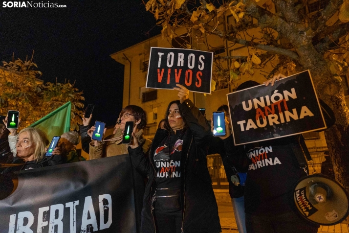 Manifestación PACMA Toro Jubilo./ Viksar Fotografía