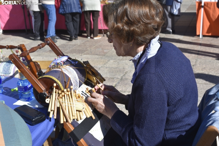 Encuentro de encajeras de bolillos por San Saturio.