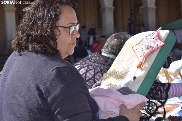 Encuentro de encajeras de bolillos por San Saturio.